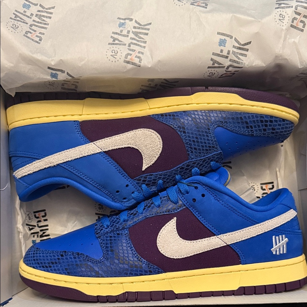 Nike Dunk Low Undefeated “5 On It”.  Dunk vs AF1